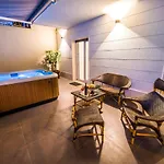 Amaris Luxury Split