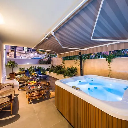 Amaris Luxury