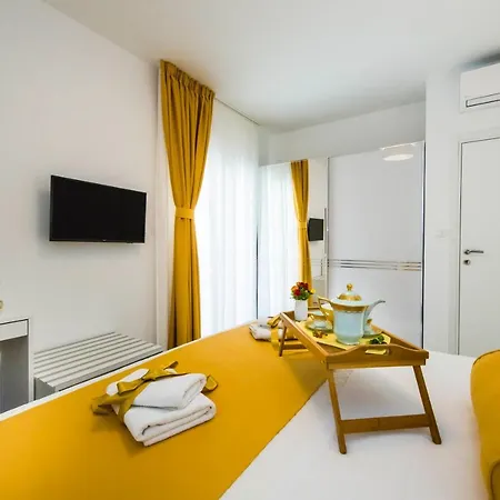 Amaris Luxury Split